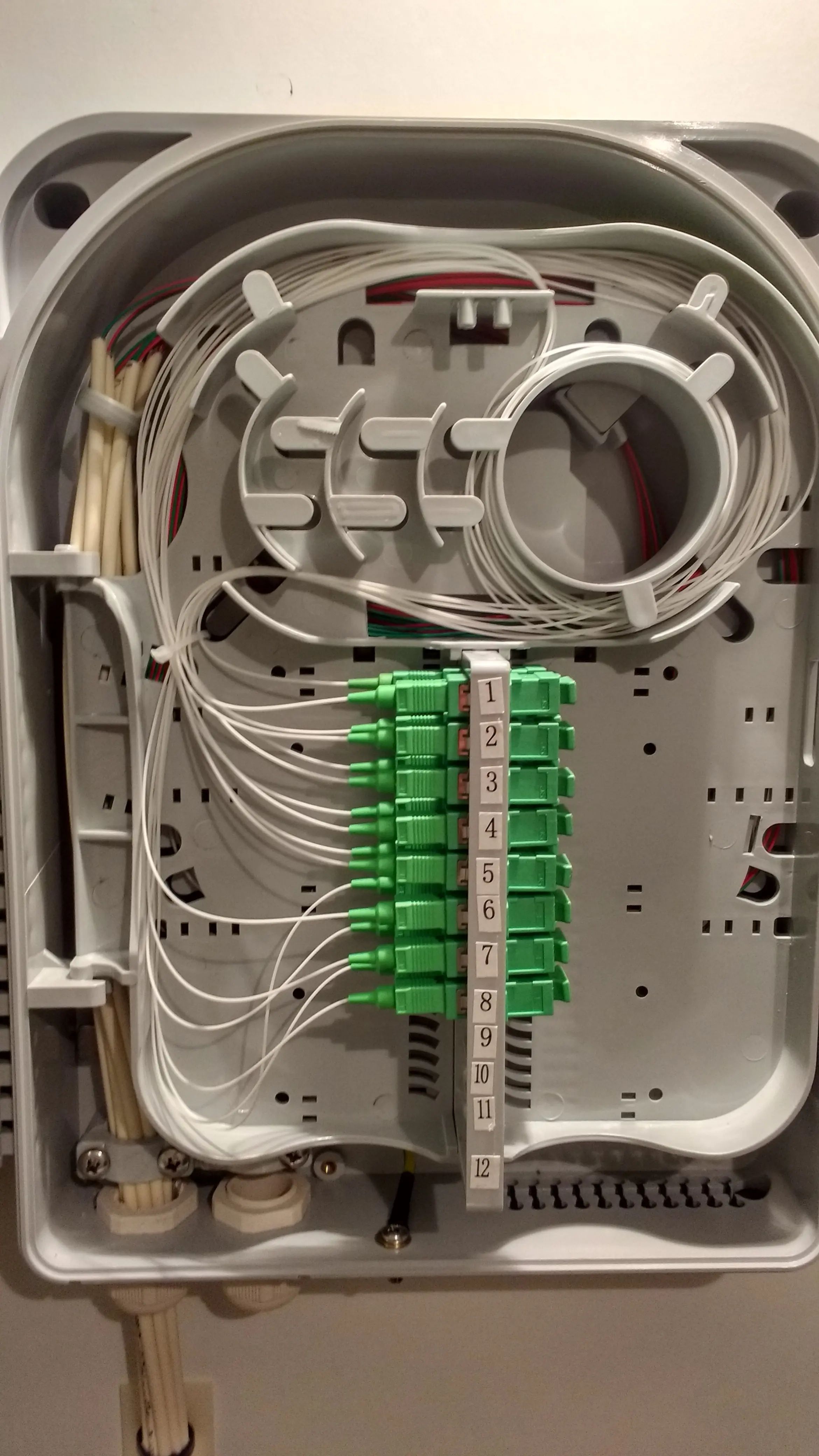 TODO: descripción de "Instalación de fibra óptica"