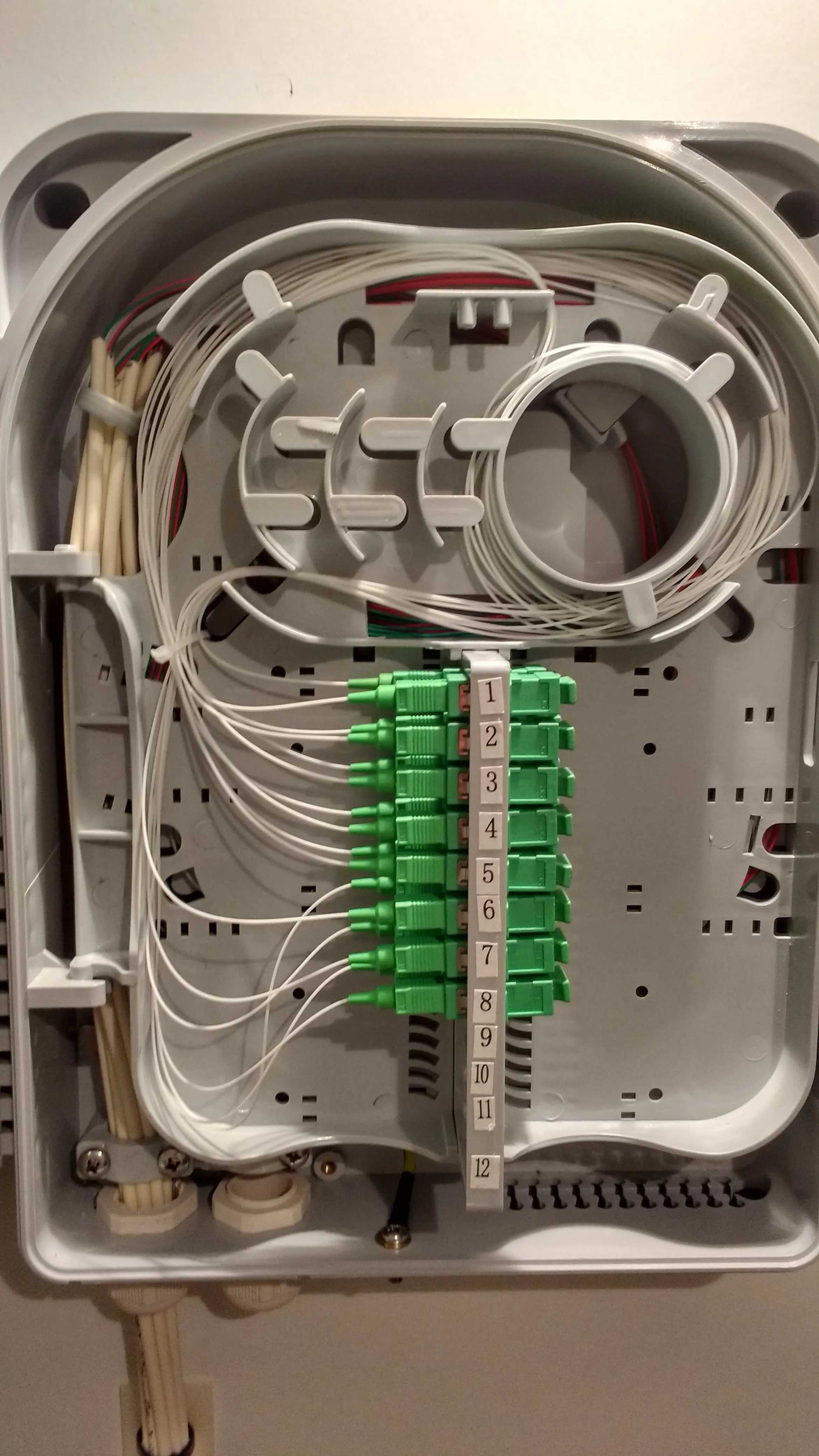 TODO: descripción de "Instalación de fibra óptica"
