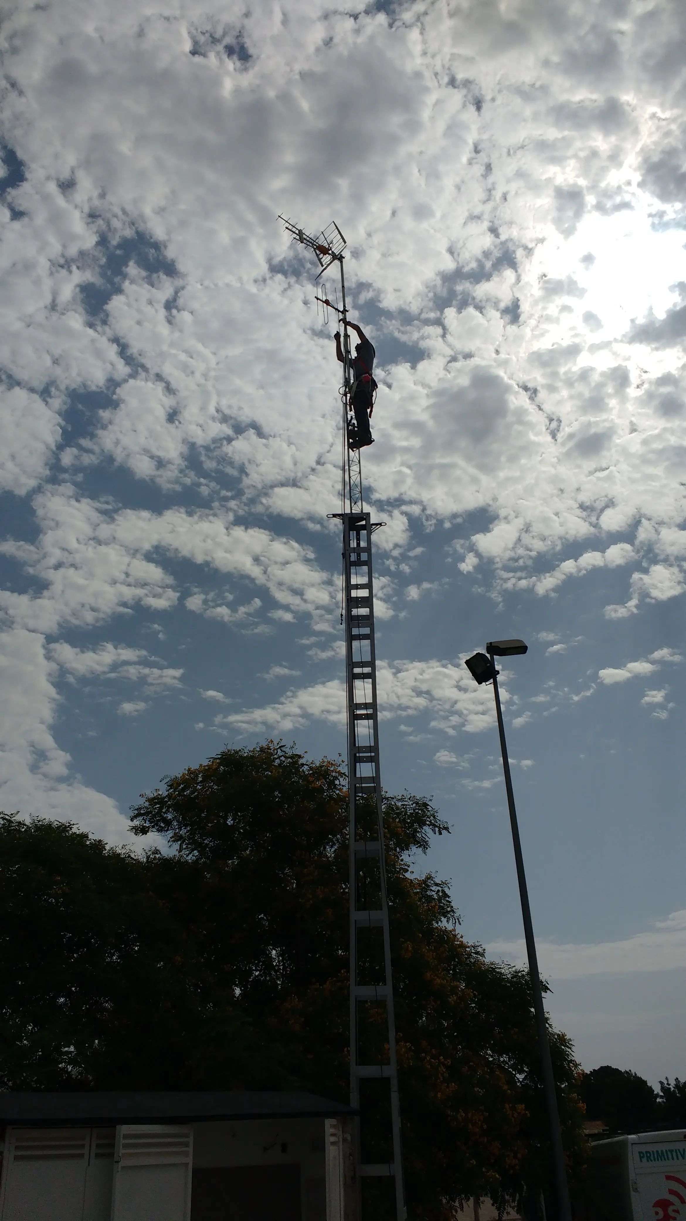 TODO: descripción de "Instalación de antena"
