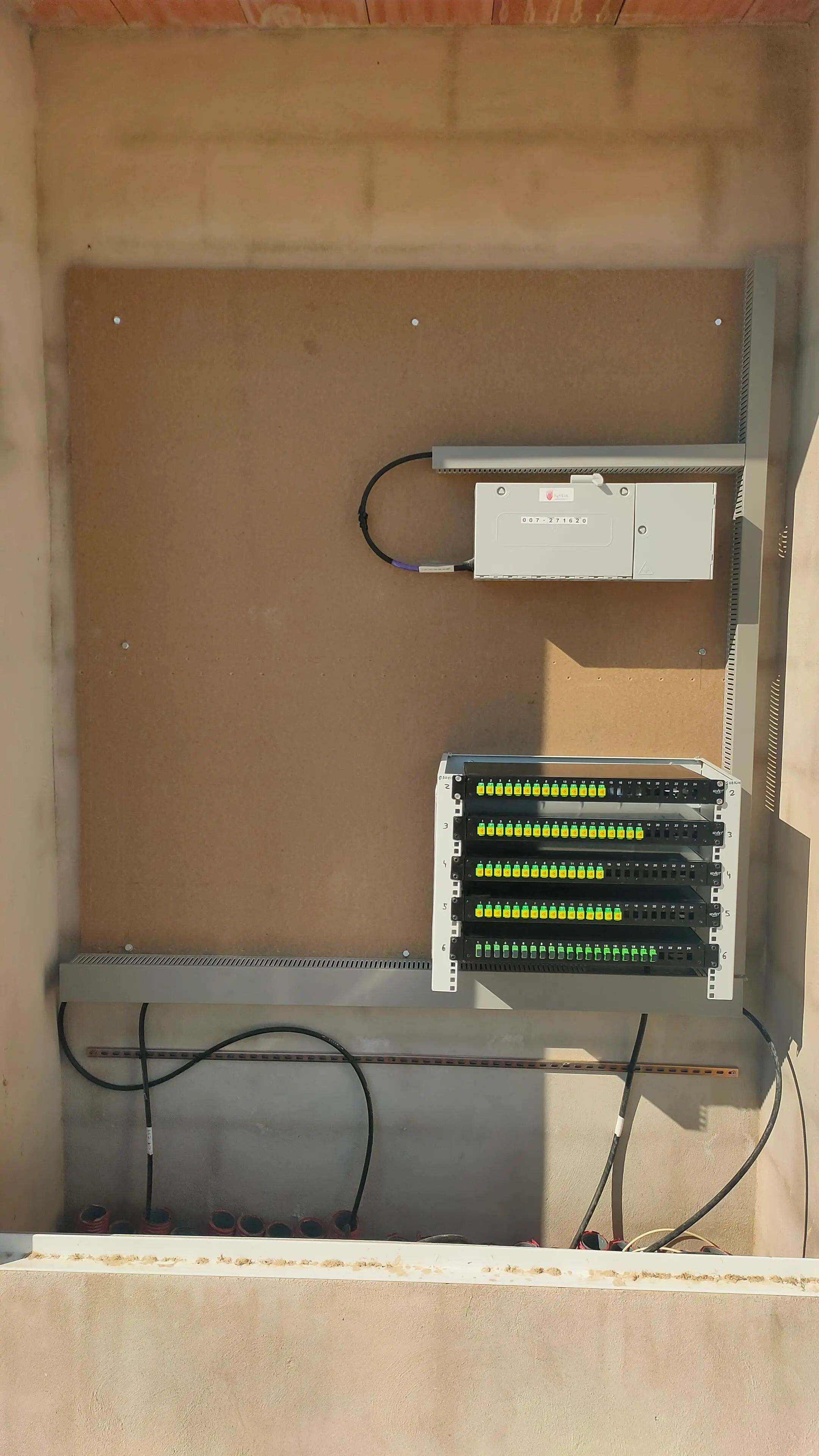 TODO: descripción de "Instalación de fibra óptica"